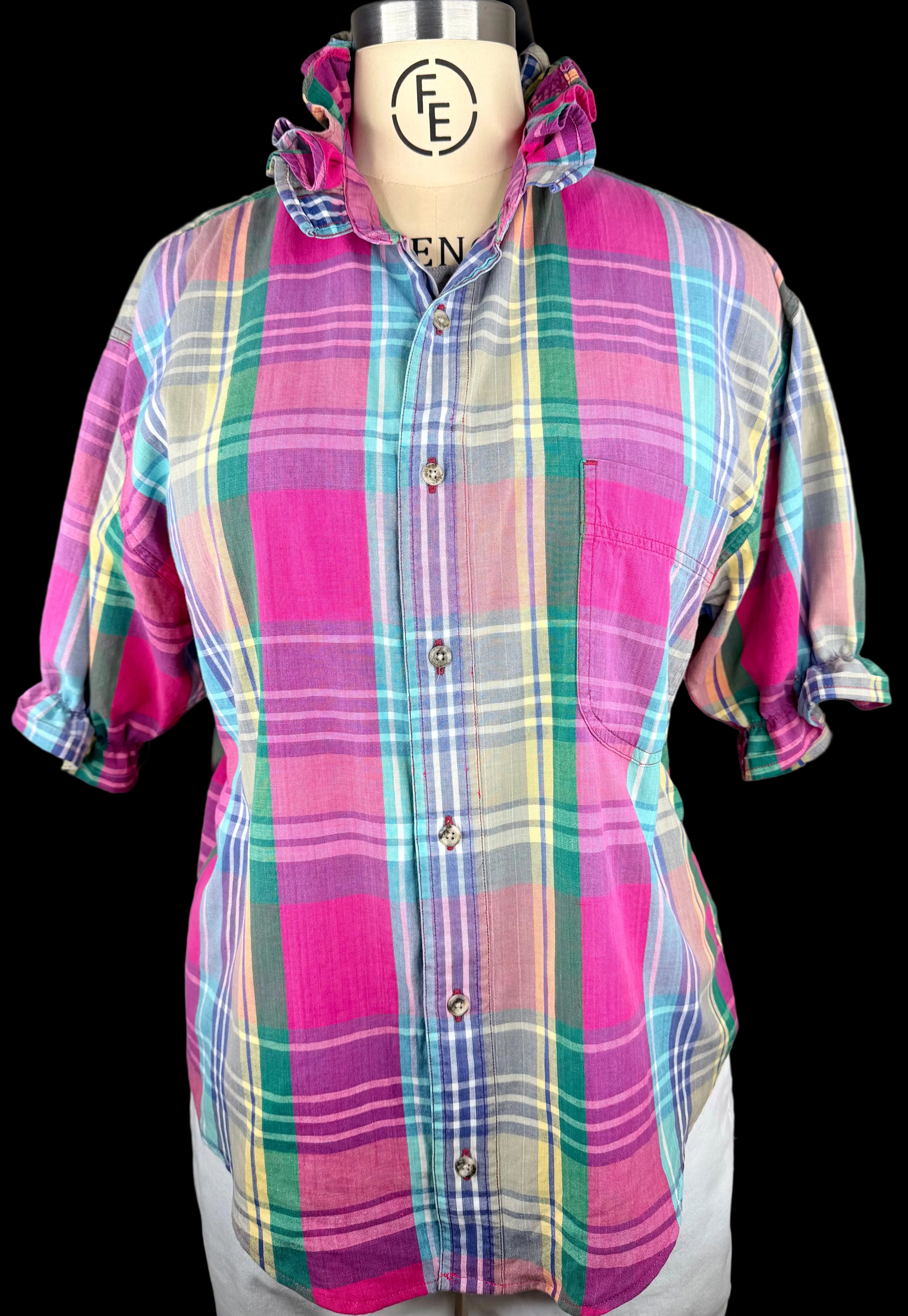 Brenda - M/L short sleeve (Peek-a-Boo button installed)